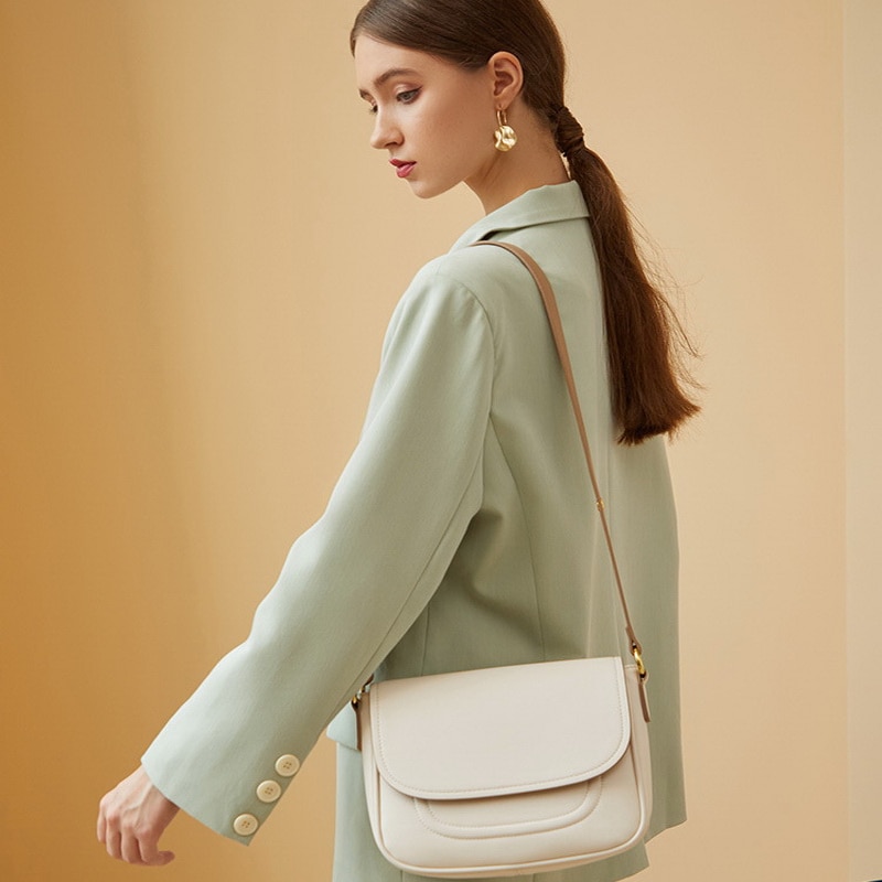 Eelegant Acrylic Chain Shoulder Bag