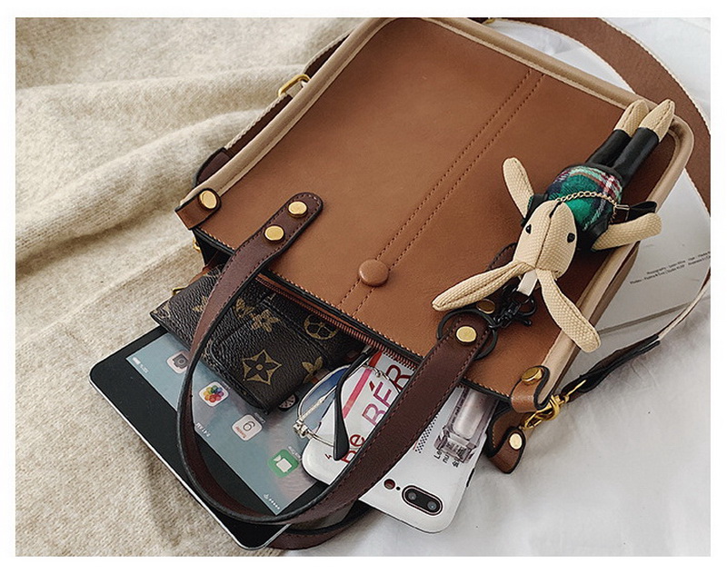 Rabbit Decoration Shoulder Bag