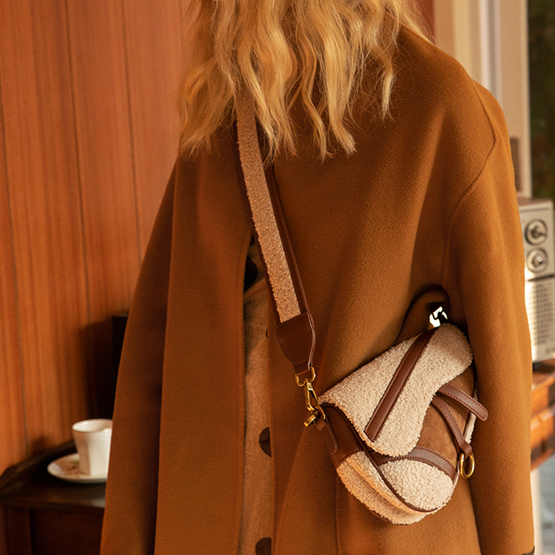 Strap D-shaped Saddle Bag