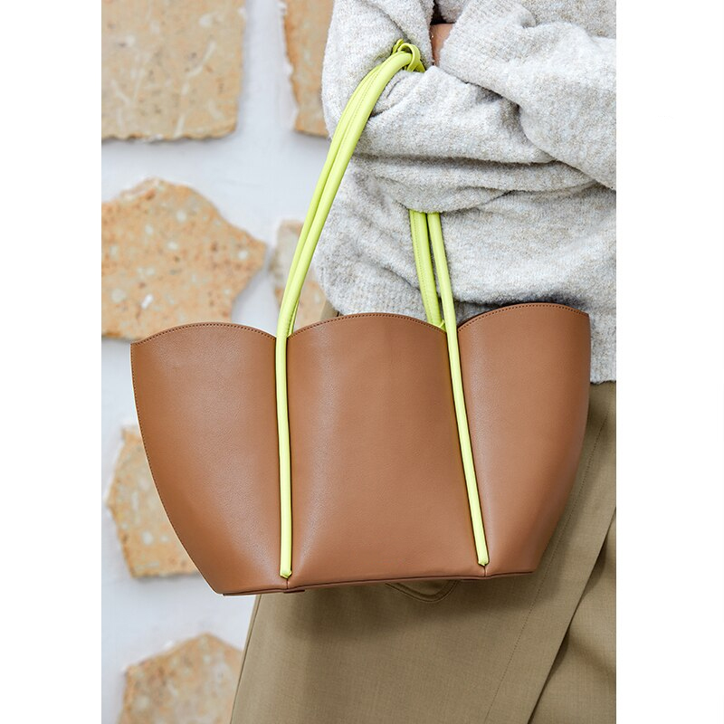 Trendy Petal Tote Bag